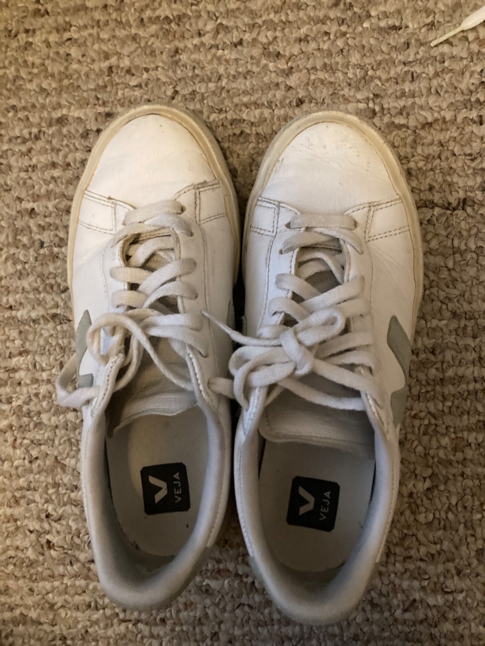 Cute womens 8 Veja genuine leather sneakers - Picture 3 of 6